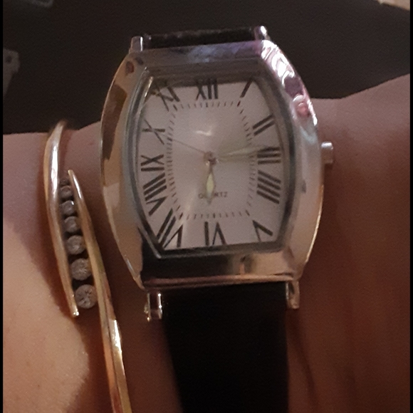 Watch - Picture 3 of 4